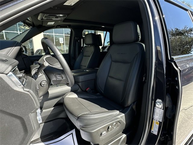 Used 2023 GMC Yukon Denali w/ Denali Reserve Package image 3