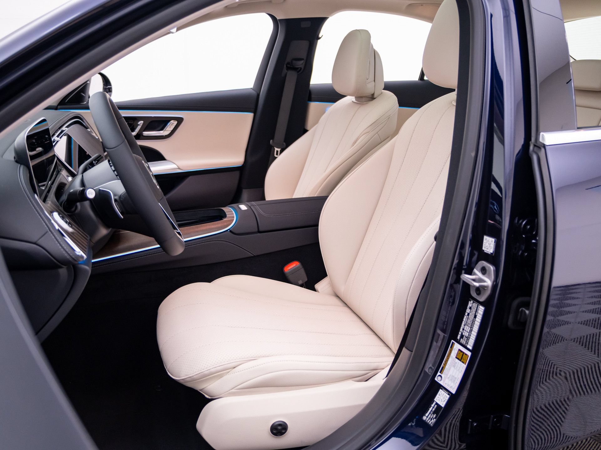 New 2026 Mercedes-Benz E 350 4MATIC Sedan image 17