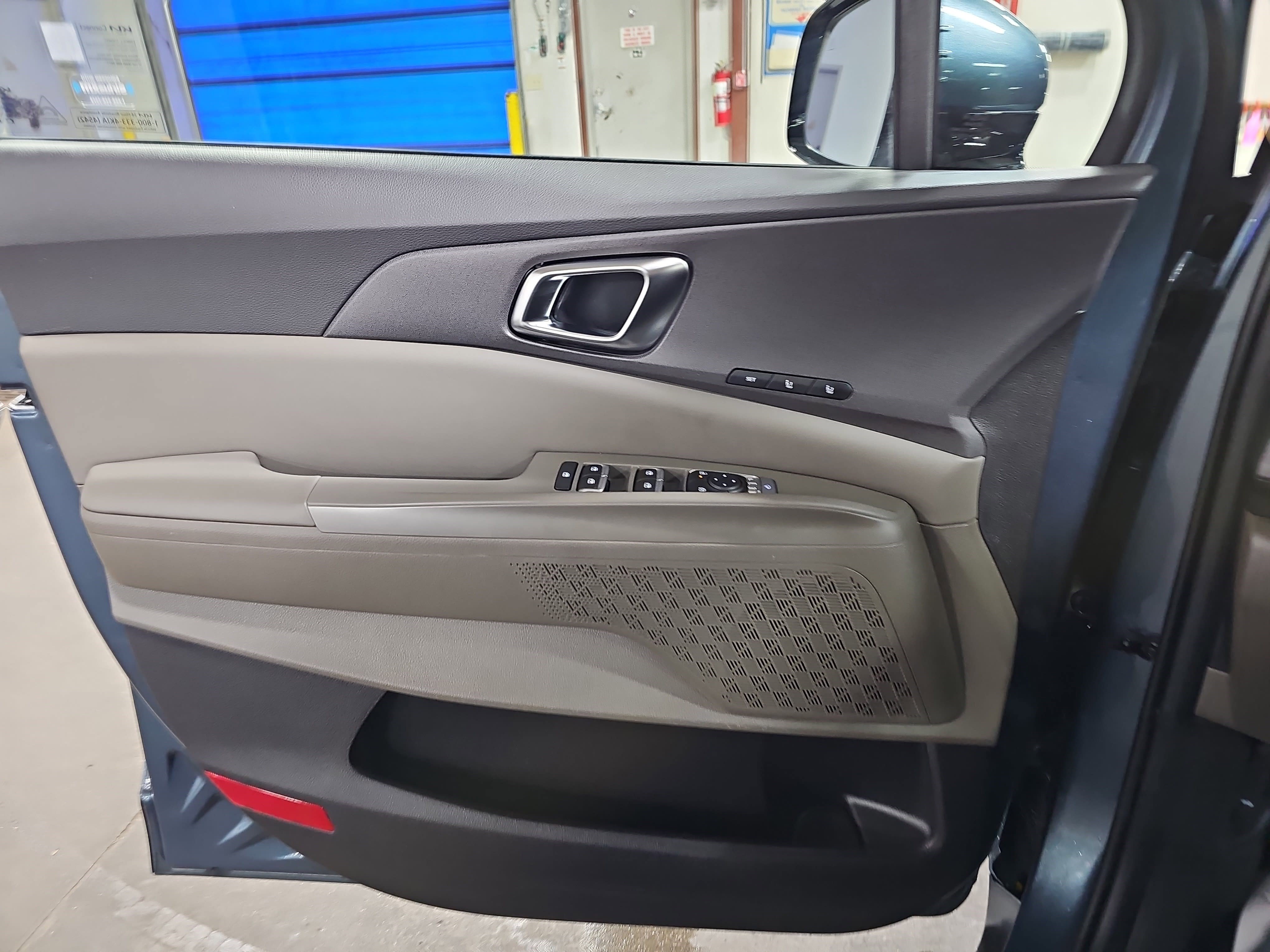 Used 2025 Kia Carnival SX image 29