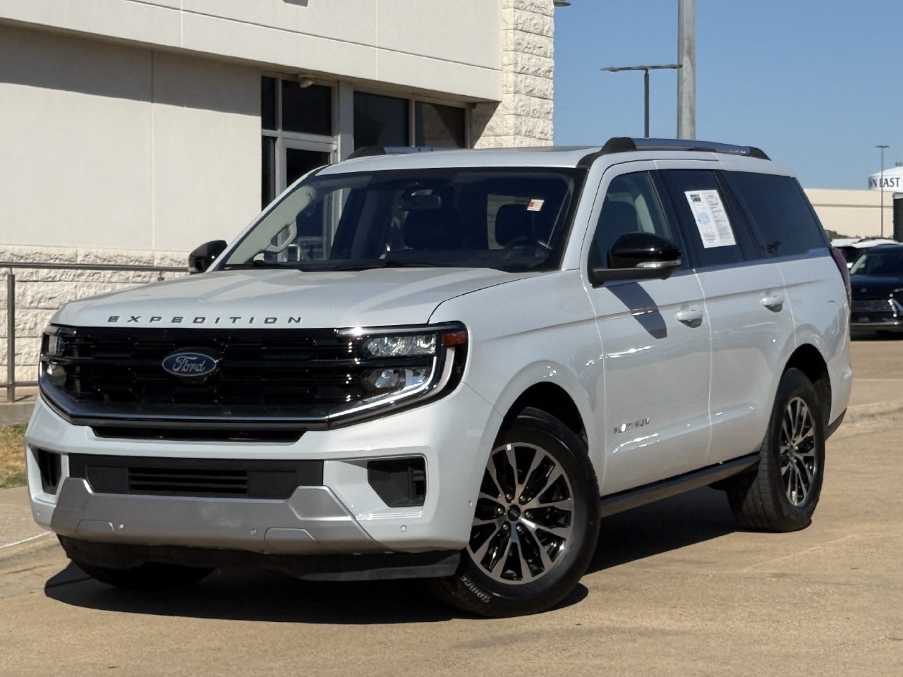 Used 2025 Ford Expedition Platinum AWD/4WD image 2