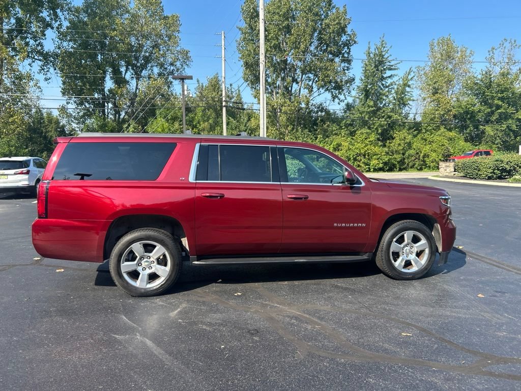 Used 2017 Chevrolet Suburban LT w/ Luxury Package AWD/4WD image 9