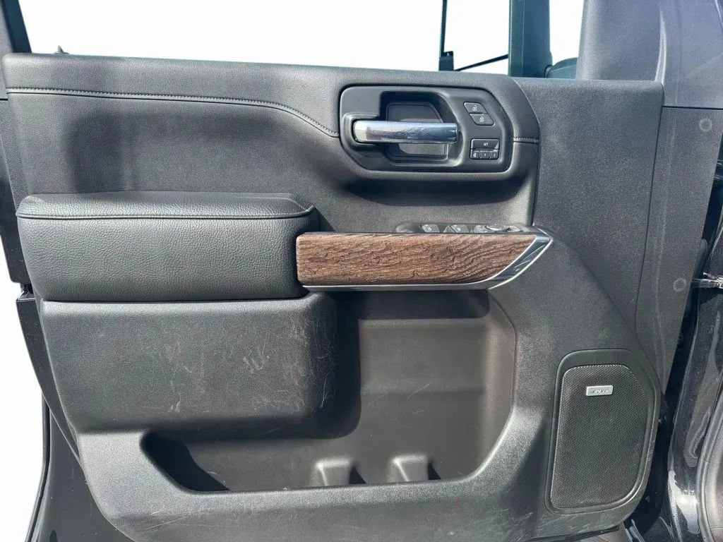 Used 2022 GMC Sierra 3500 Denali w/ Denali Black Diamond Edition image 18