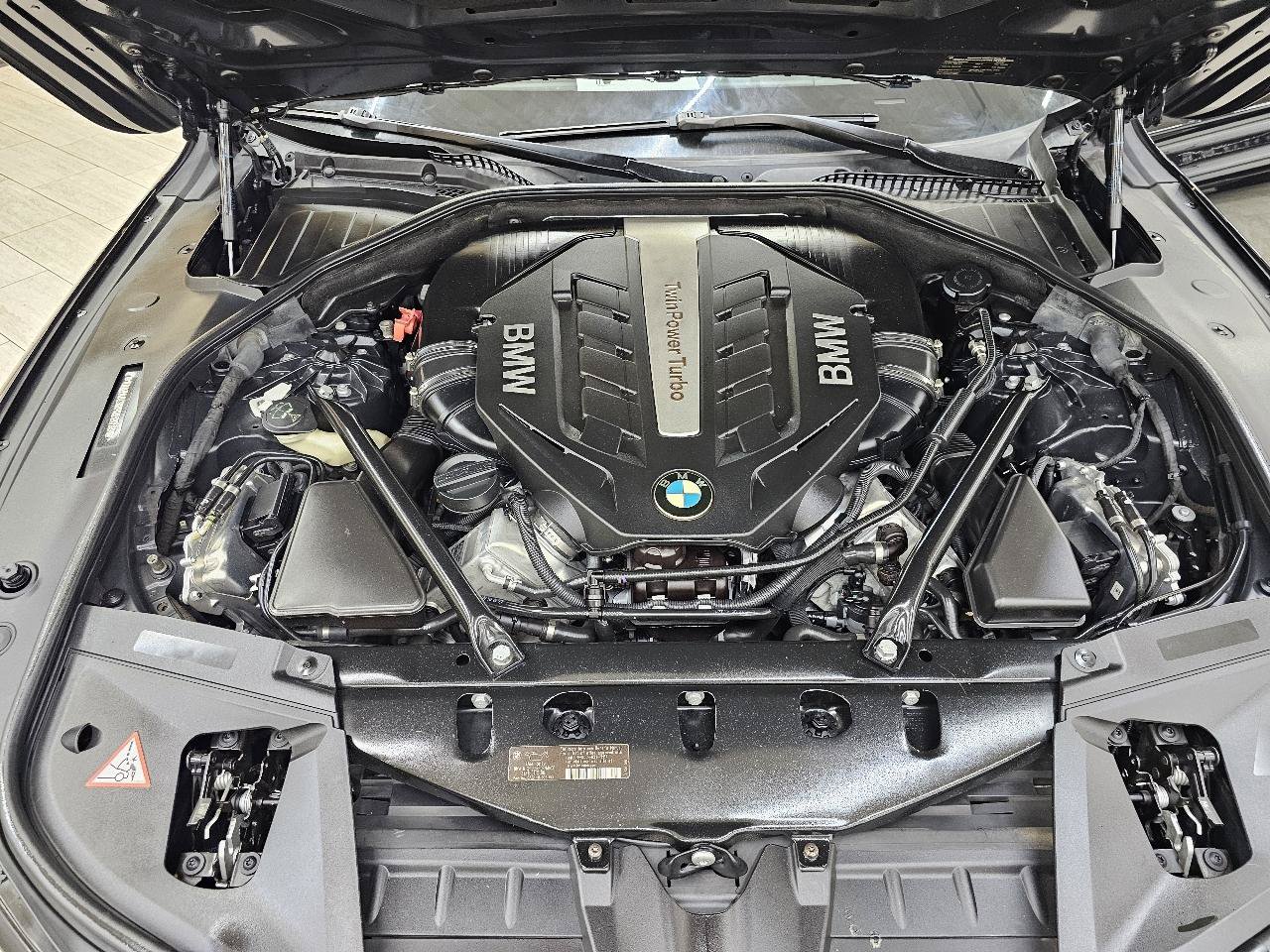 Used 2015 BMW 750i w/ M Sport Edition RWD image 47