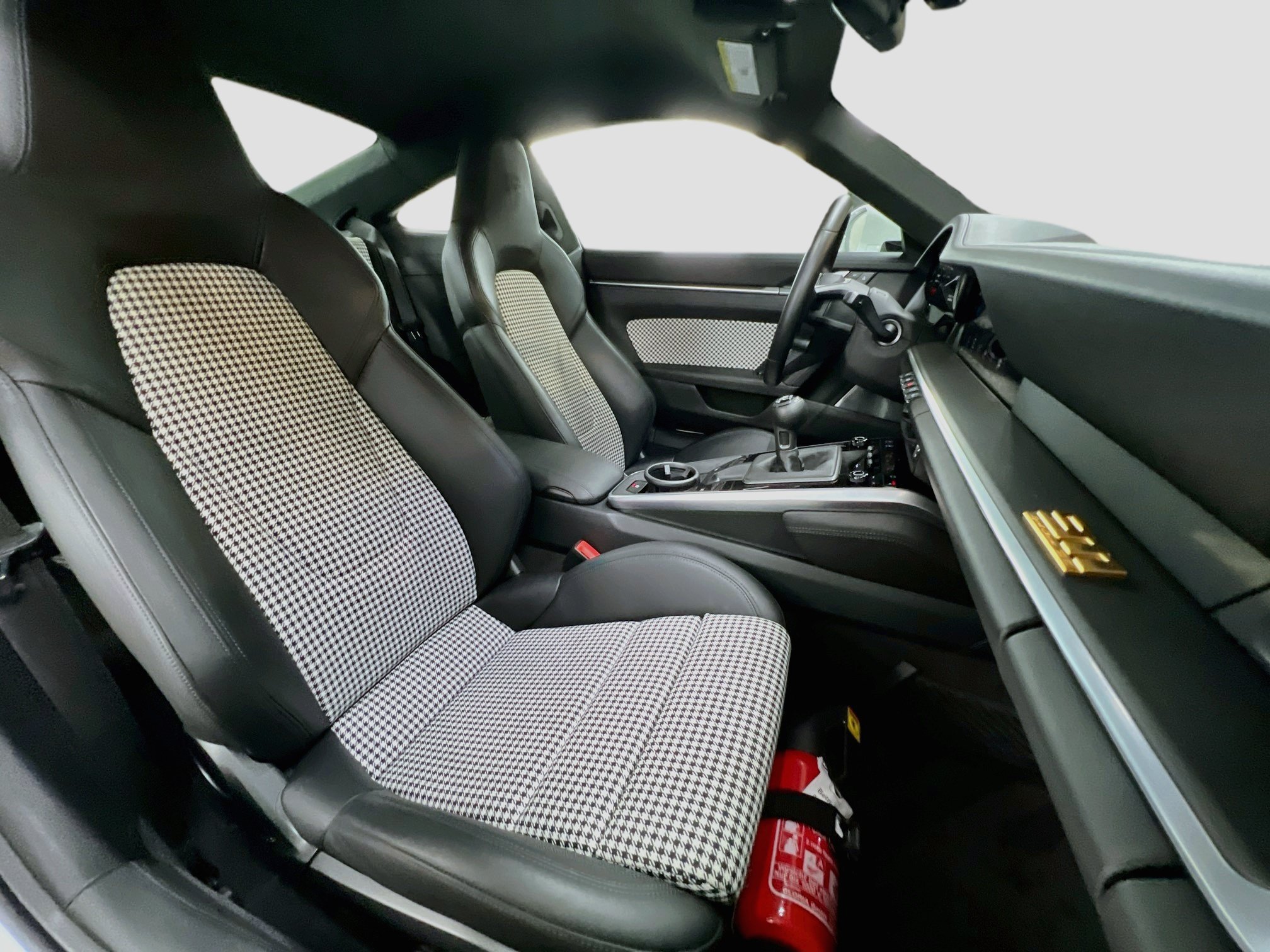 Certified 2023 Porsche 911 Sport Classic RWD image 28
