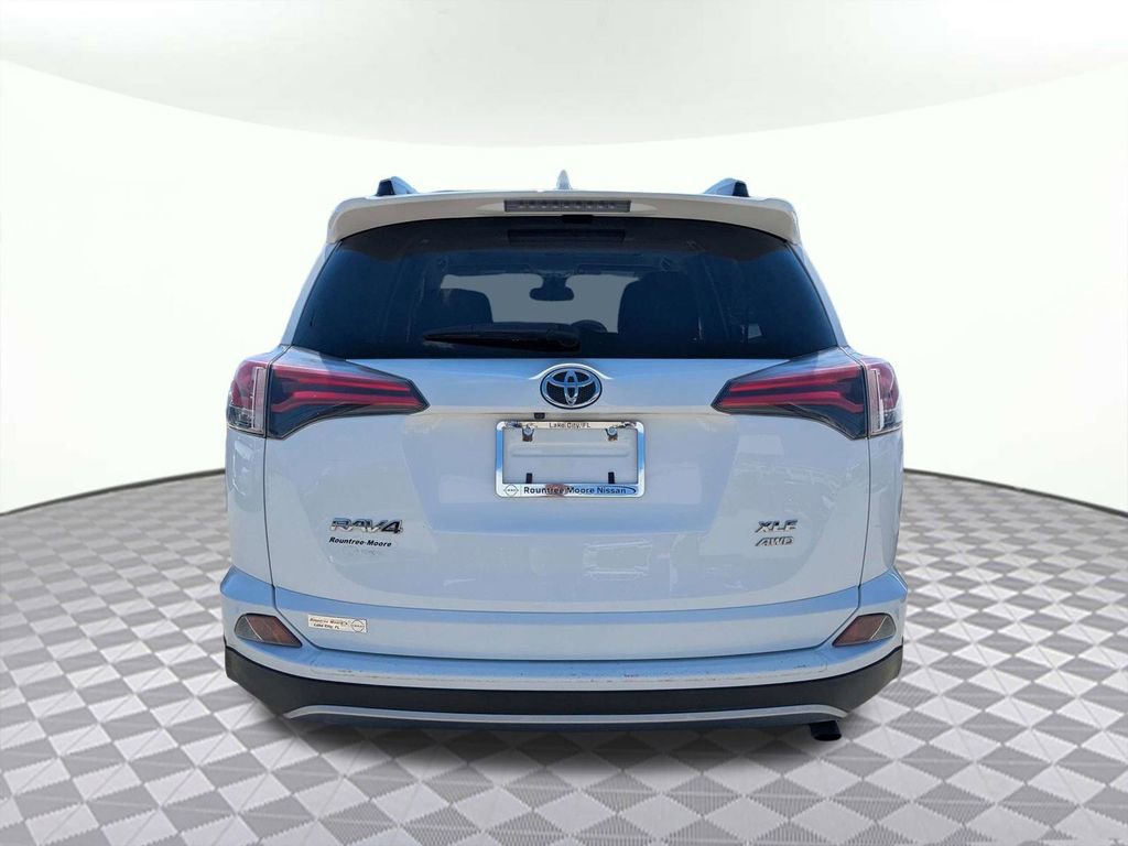 Used 2018 Toyota RAV4 XLE AWD/4WD image 3