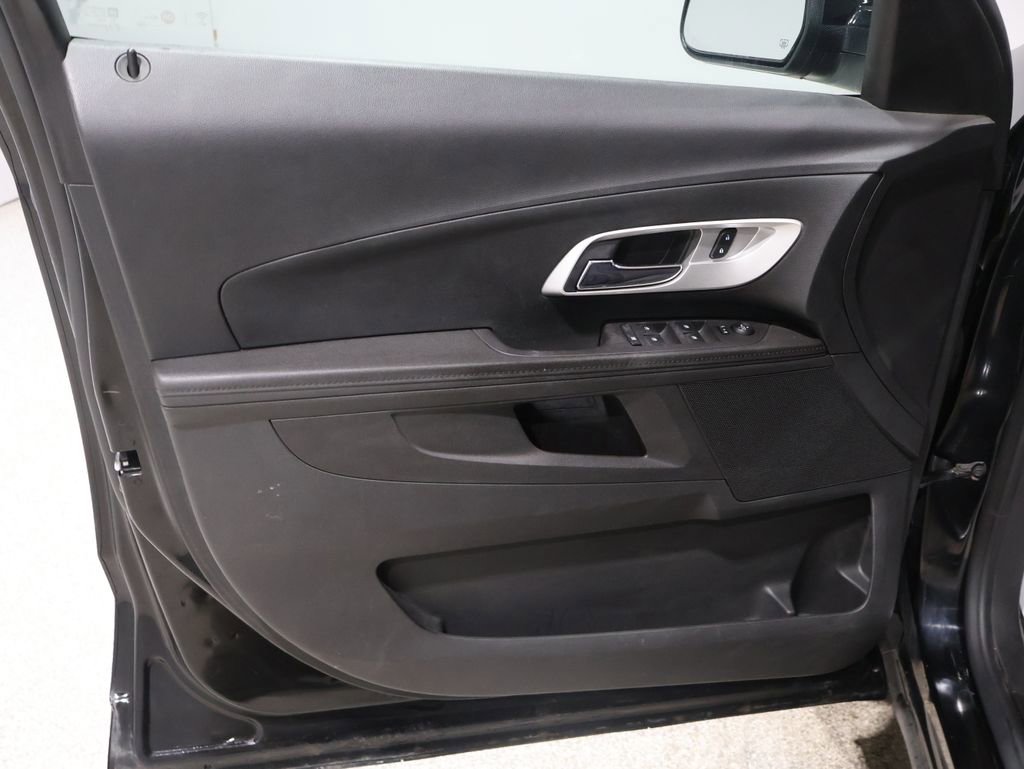 Used 2017 Chevrolet Equinox LT w/ Driver Confidence Package II image 12