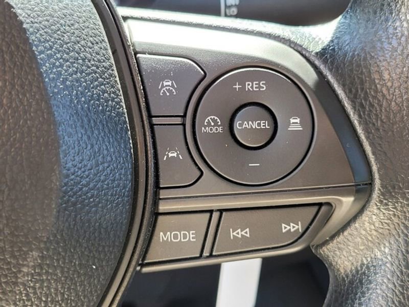 Used 2025 Toyota Corolla LE image 23