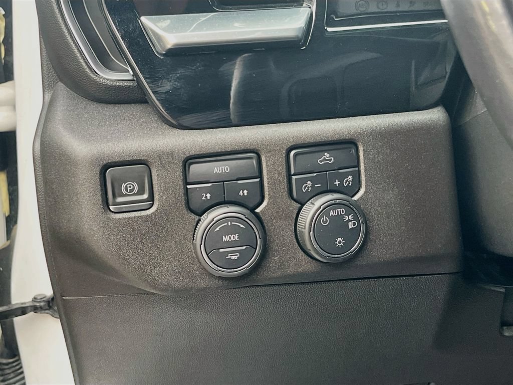 Used 2022 Chevrolet Silverado 1500 LT AWD/4WD image 10
