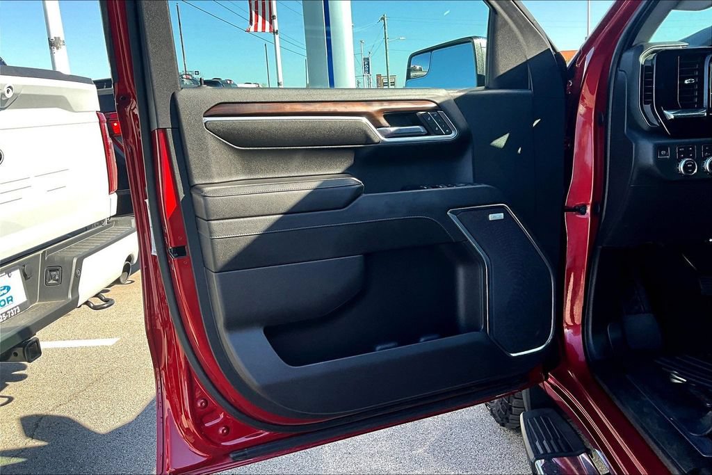 Used 2023 GMC Sierra 1500 SLT w/ SLT Premium Package AWD/4WD image 18