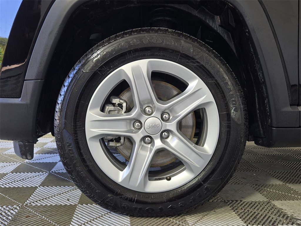 Used 2024 Jeep Compass Sport image 5