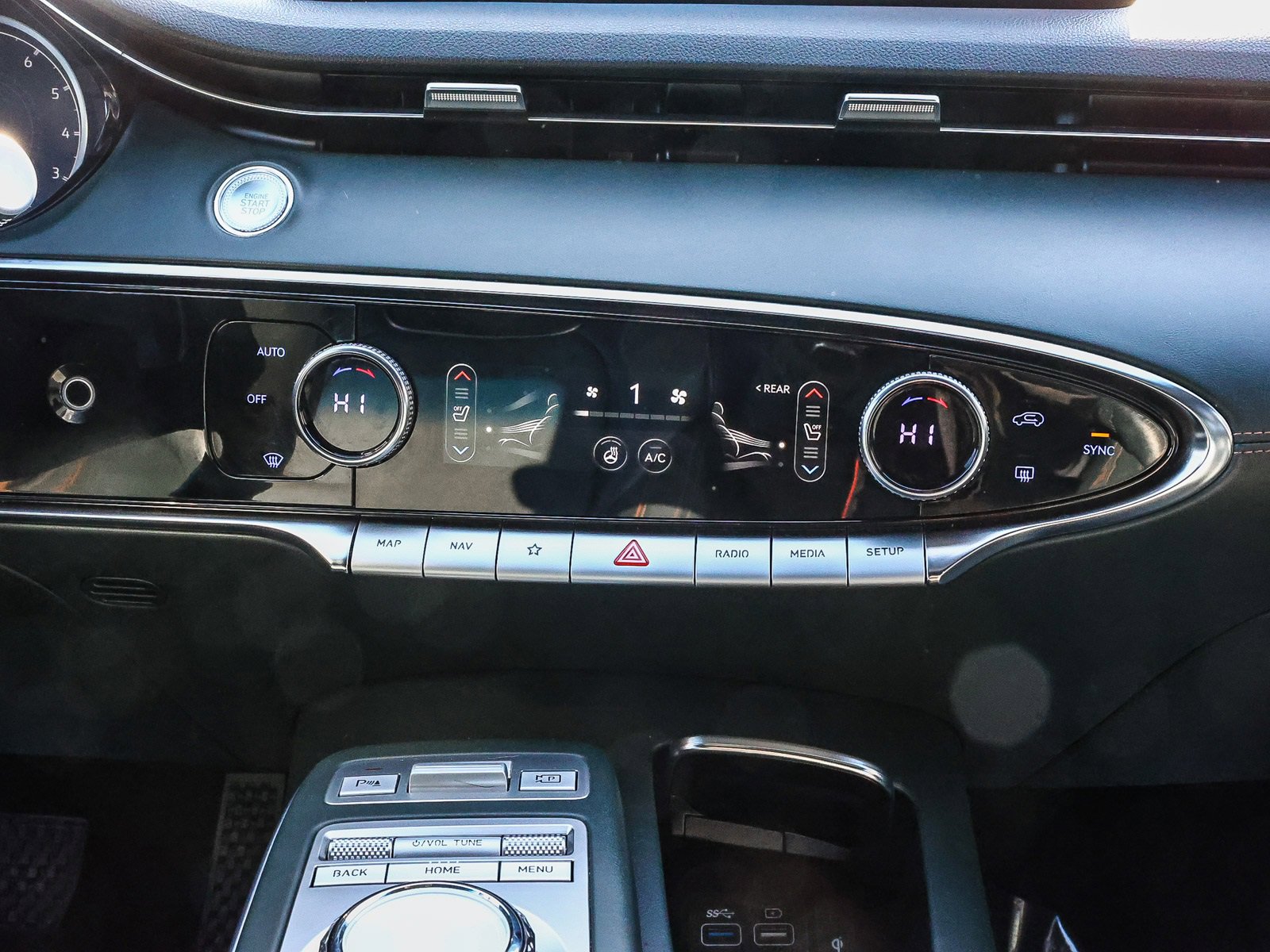 Used 2023 Genesis GV70 2.5T w/ Advanced Package image 14