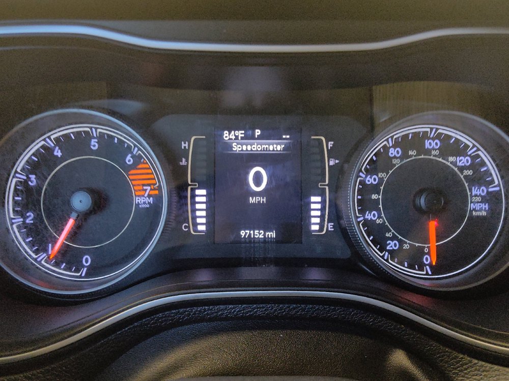 Used 2019 Jeep Cherokee Latitude w/ Popular Appearance Group FWD image 23