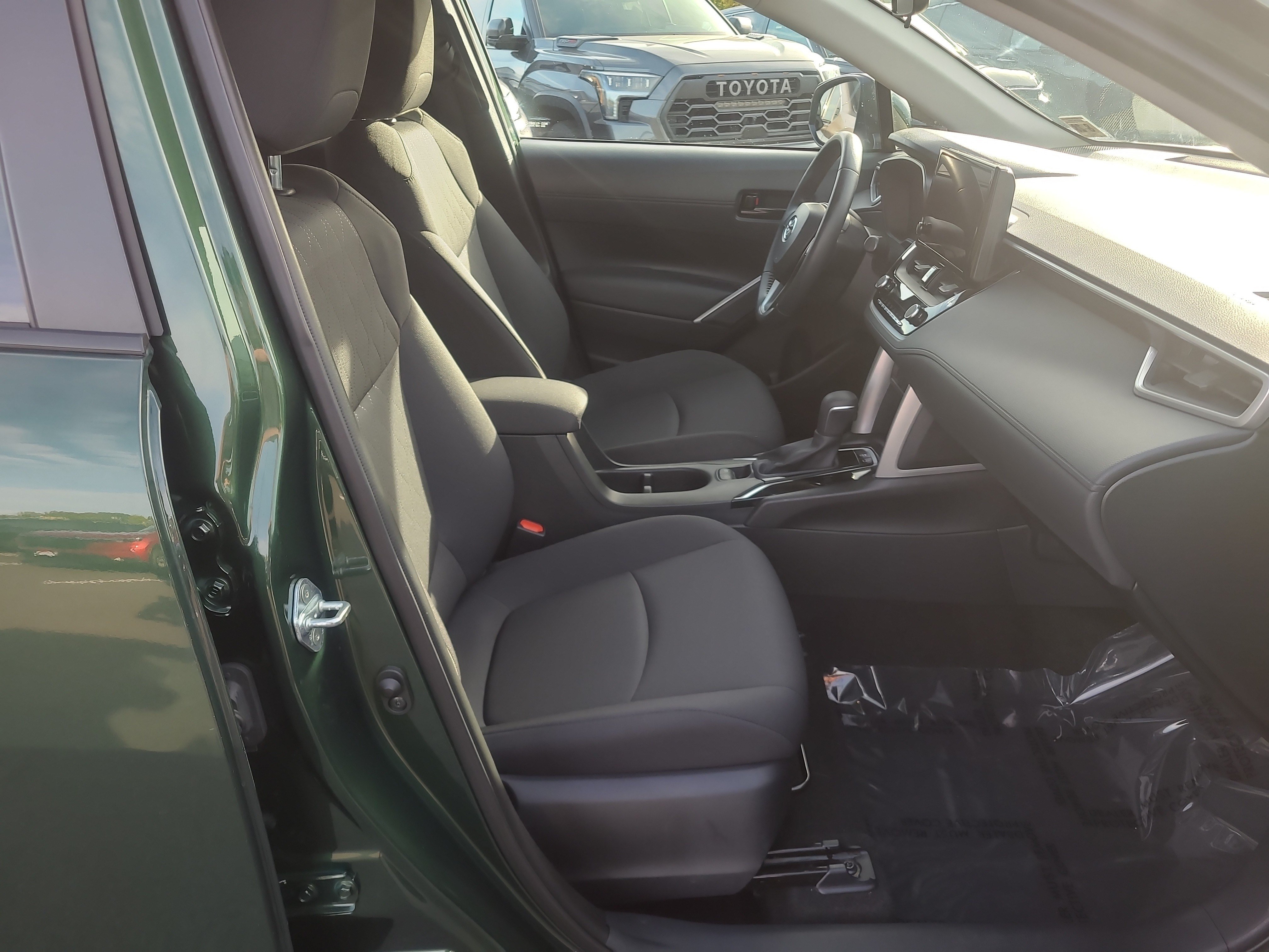 Certified 2023 Toyota Corolla Cross LE w/ Moonroof Package AWD/4WD image 17