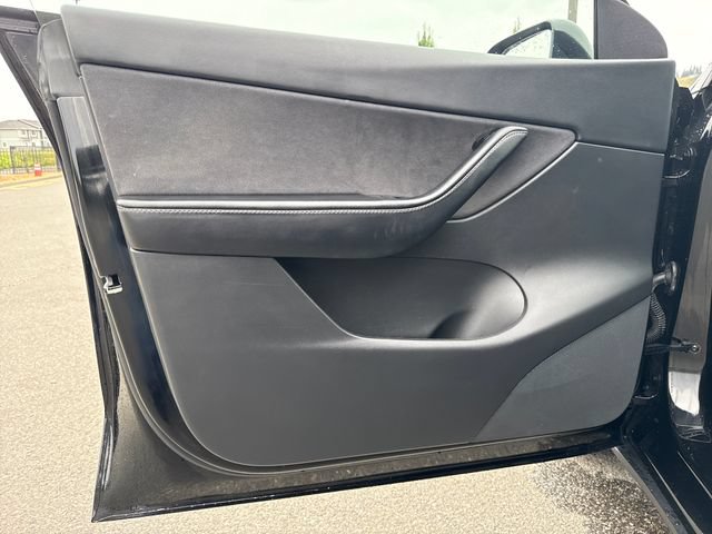 Used 2021 Tesla Model Y Long Range AWD/4WD image 18