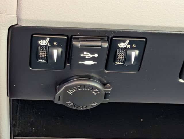 Used 2019 Toyota Sienna XLE w/ XLE Navigation Package FWD image 16