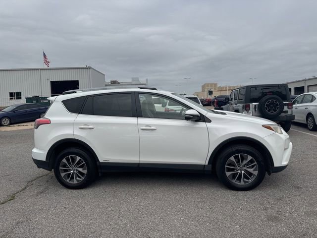 Used 2017 Toyota RAV4 XLE AWD/4WD image 9