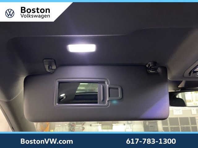 New 2025 Volkswagen Tiguan SE R-Line image 24