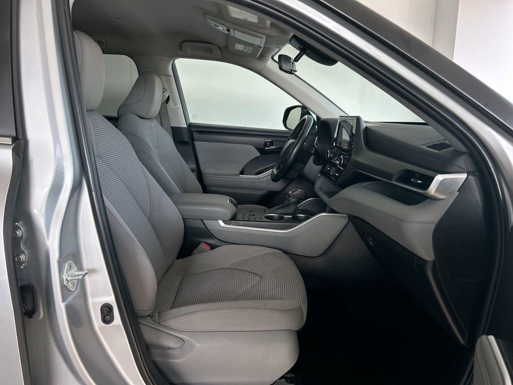 Used 2023 Toyota Highlander LE image 30