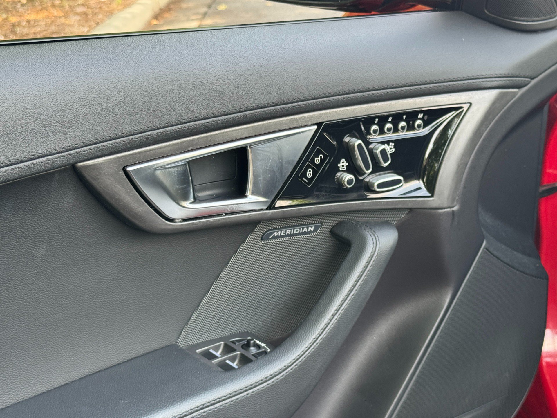 Used 2014 Jaguar F-TYPE Convertible RWD image 31