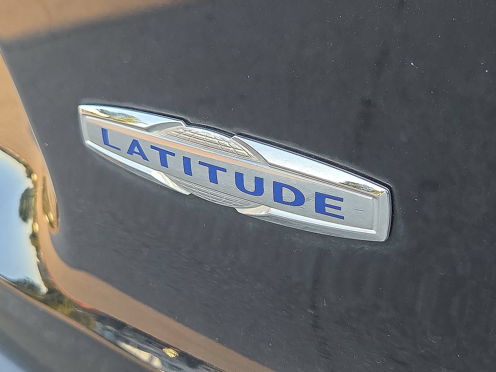 Used 2021 Jeep Cherokee Latitude w/ Mopar Interior Package FWD image 8
