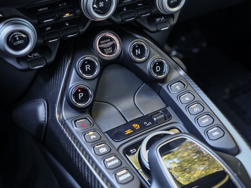 Used 2020 Aston Martin V8 Vantage Coupe RWD image 28