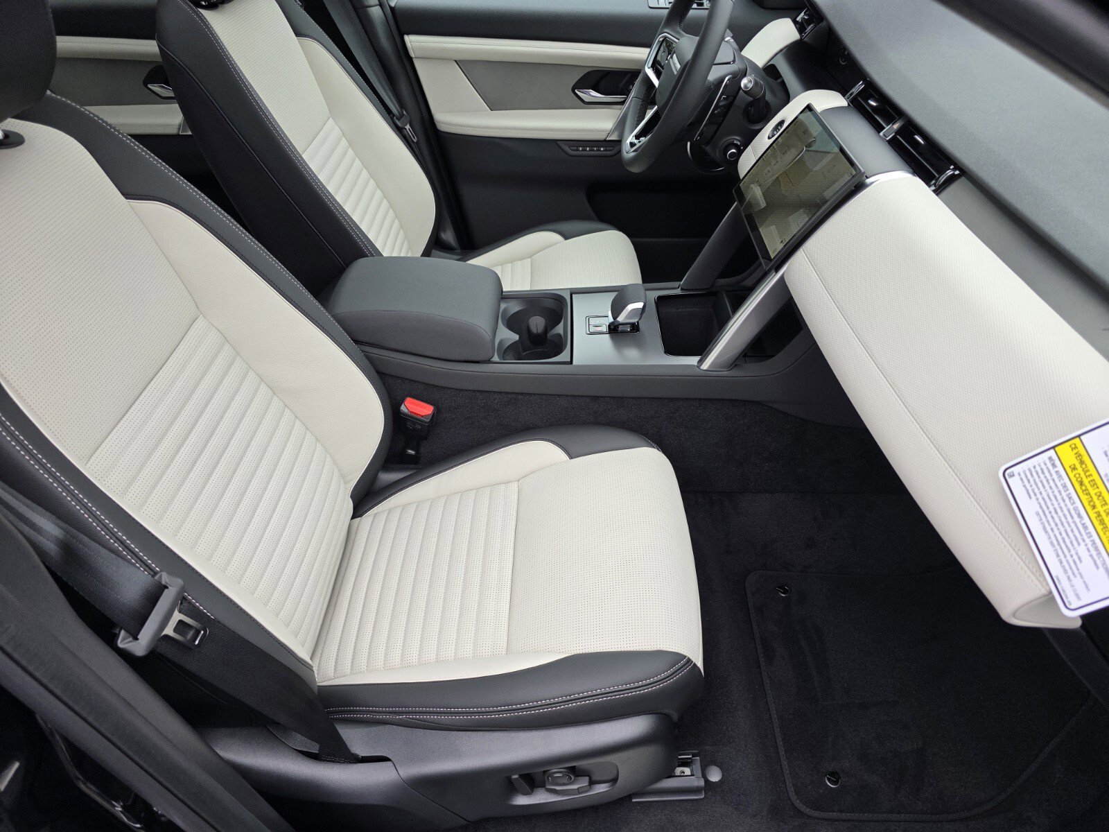 New 2026 Land Rover Discovery Sport Landmark AWD/4WD image 3