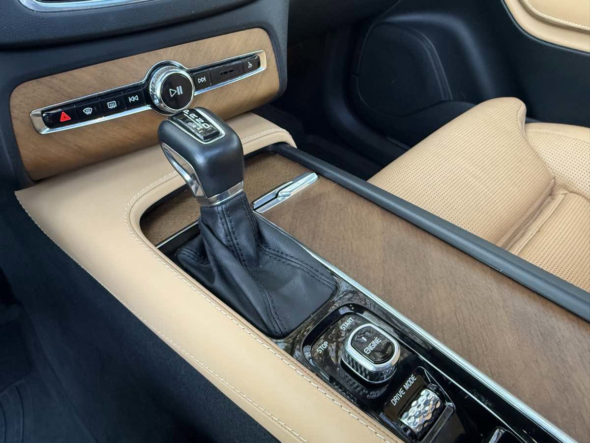 Used 2017 Volvo XC90 T6 Inscription w/ Vision Package image 24