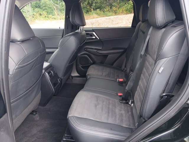 Used 2024 Mitsubishi Outlander SE image 14