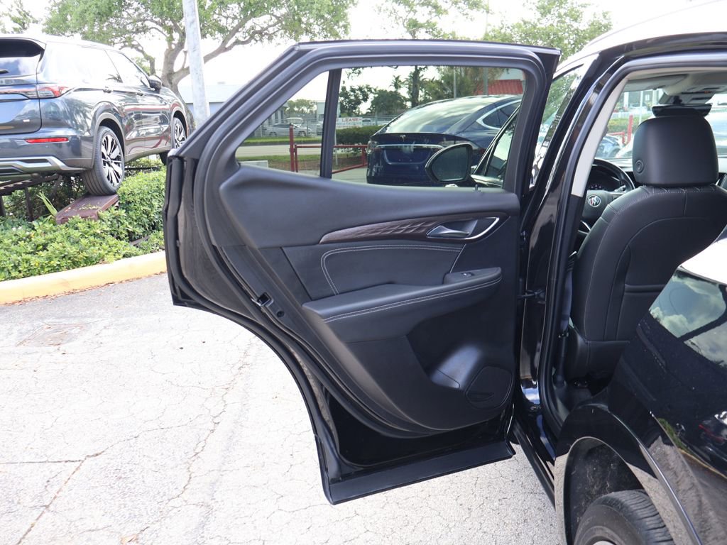 Used 2023 Buick Envision Avenir image 28