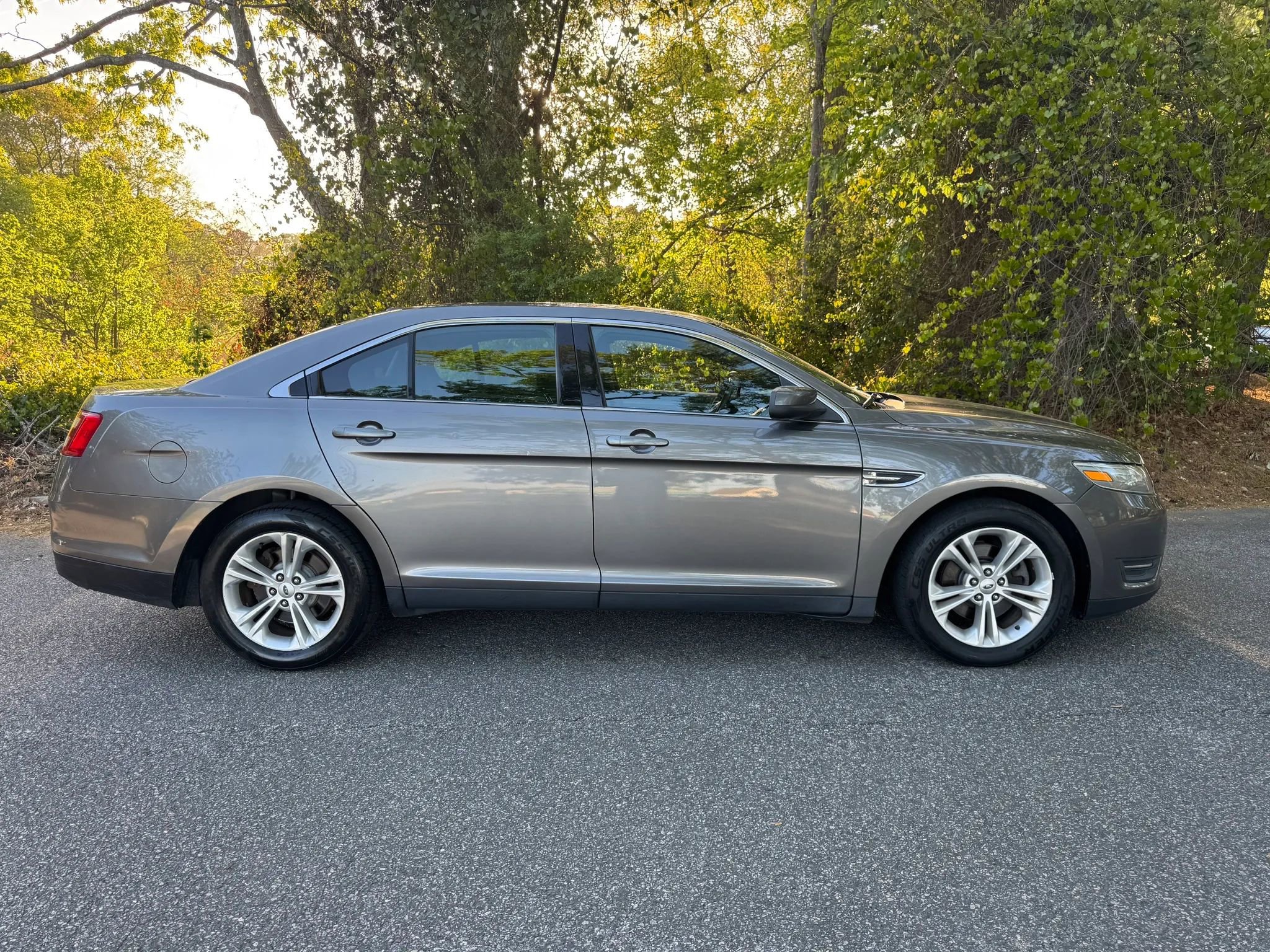 Used 2014 Ford Taurus SEL w/ Equipment Group 201A image 2