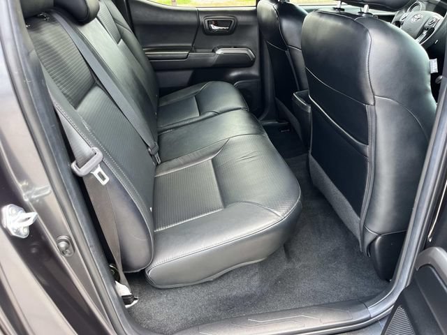 Used 2022 Toyota Tacoma Limited AWD/4WD image 22