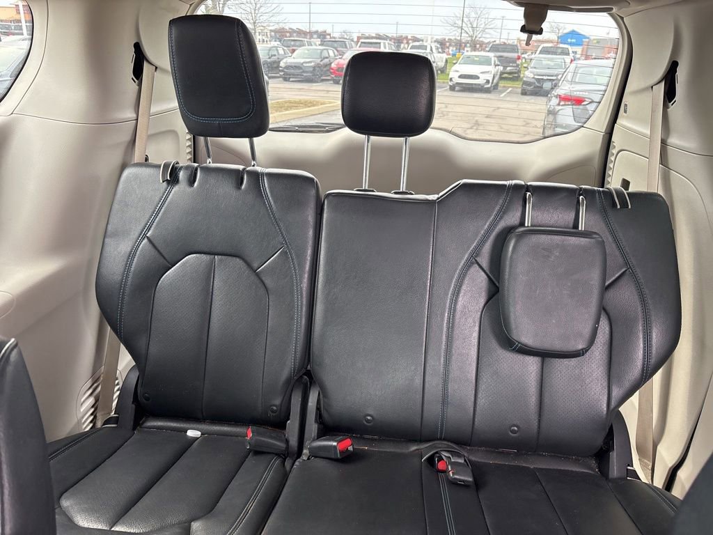 Used 2021 Chrysler Pacifica Touring-L image 13