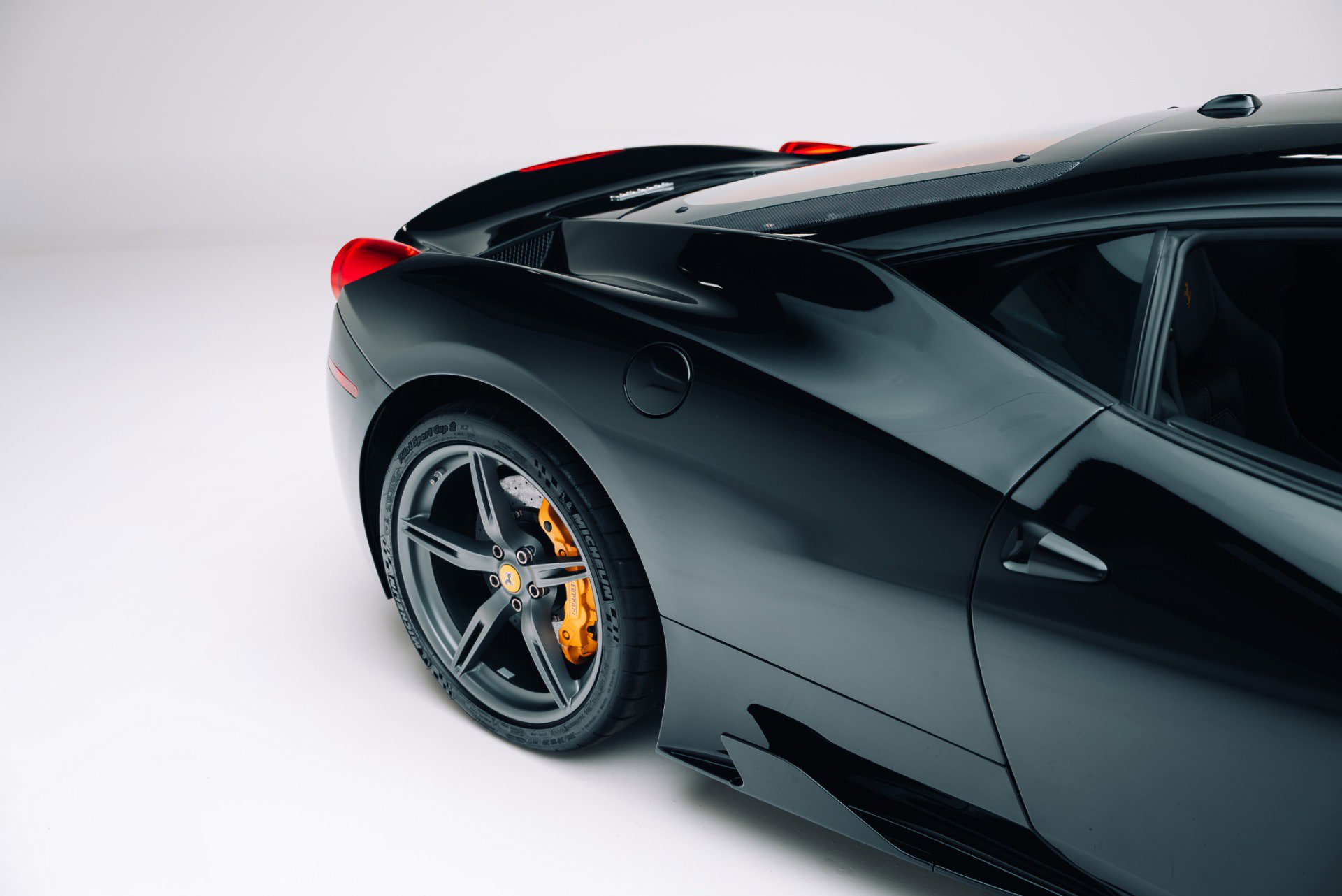 Used 2015 Ferrari 458 Speciale Coupe RWD image 17