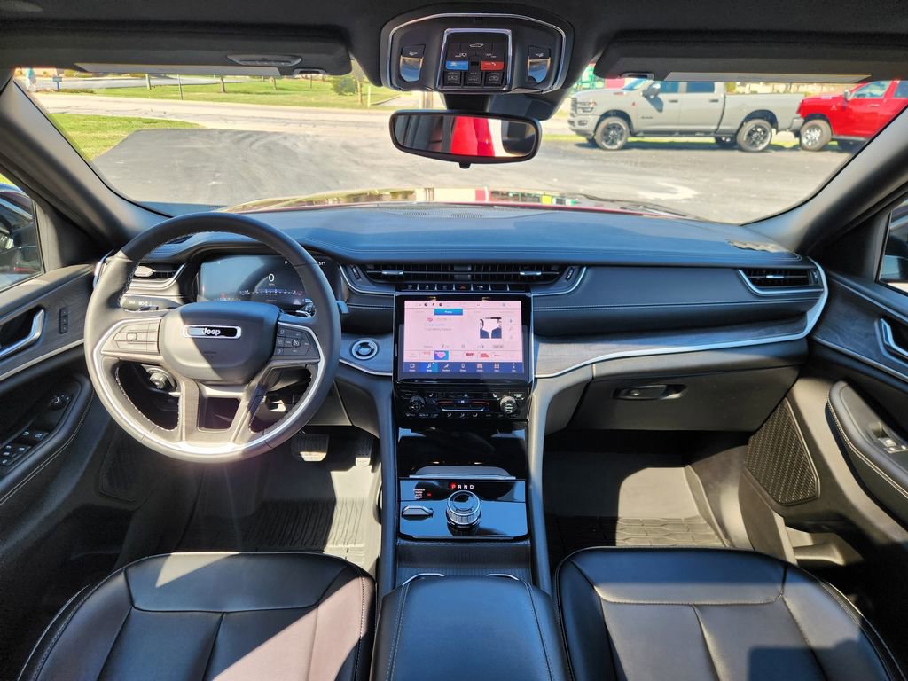 Used 2024 Jeep Grand Cherokee Limited image 18