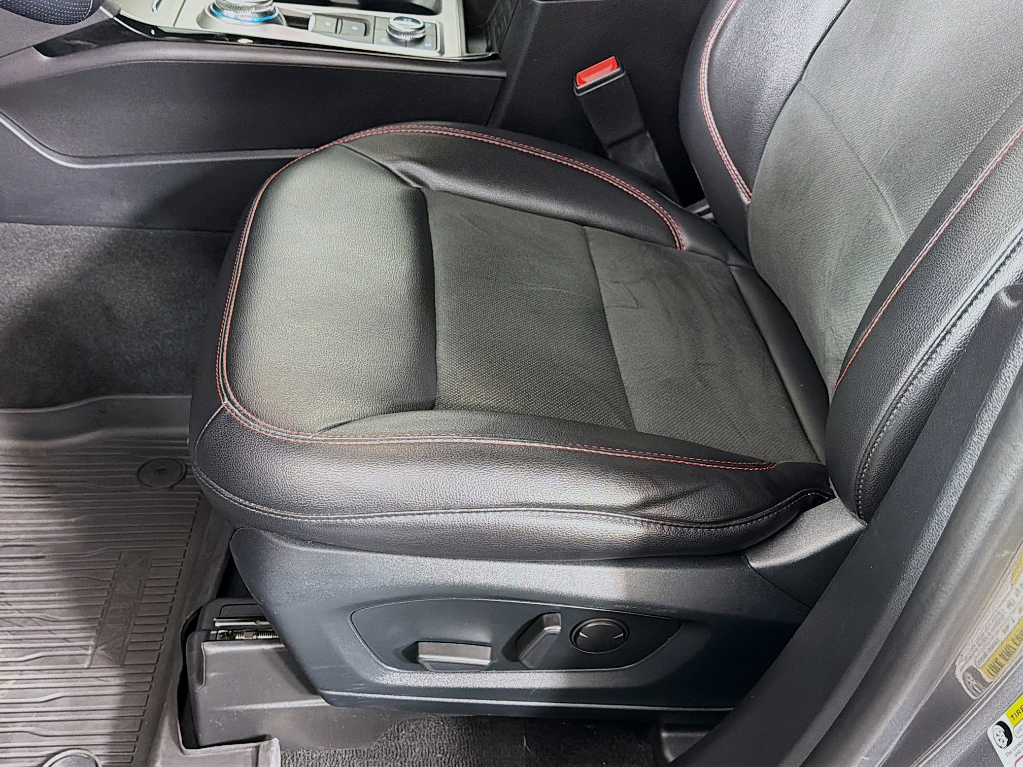 Used 2022 Ford Explorer ST-Line image 21