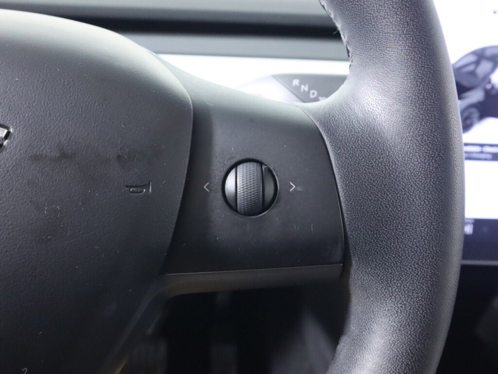 Used 2020 Tesla Model Y Long Range image 12