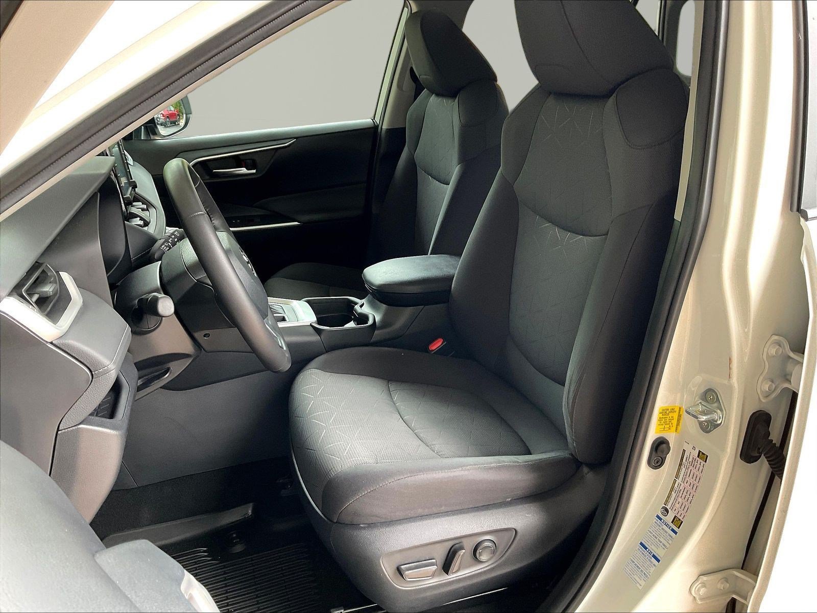 Used 2021 Toyota RAV4 XLE w/ Convenience Package AWD/4WD image 21