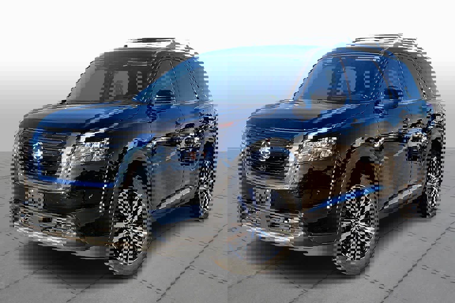 Used 2024 Nissan Pathfinder Platinum image 3