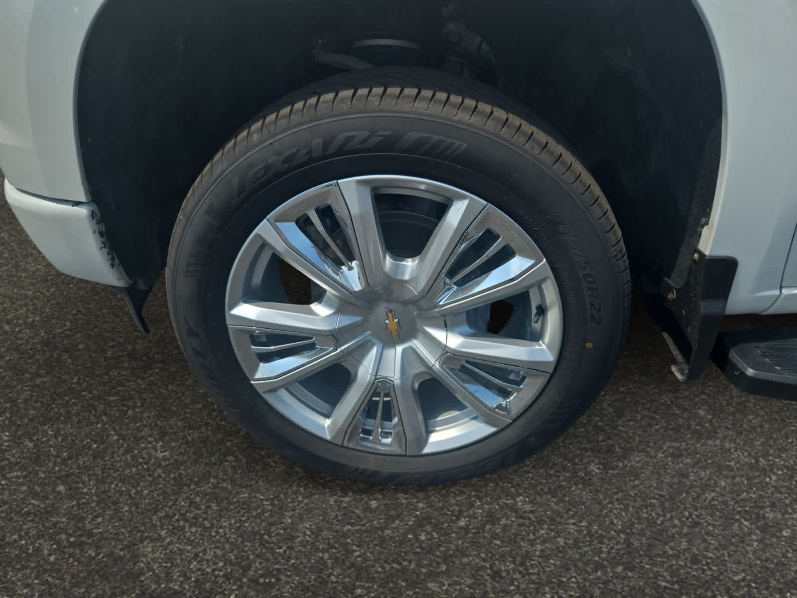 Used 2024 Chevrolet Silverado 1500 High Country w/ High Country Premium Package AWD/4WD image 14