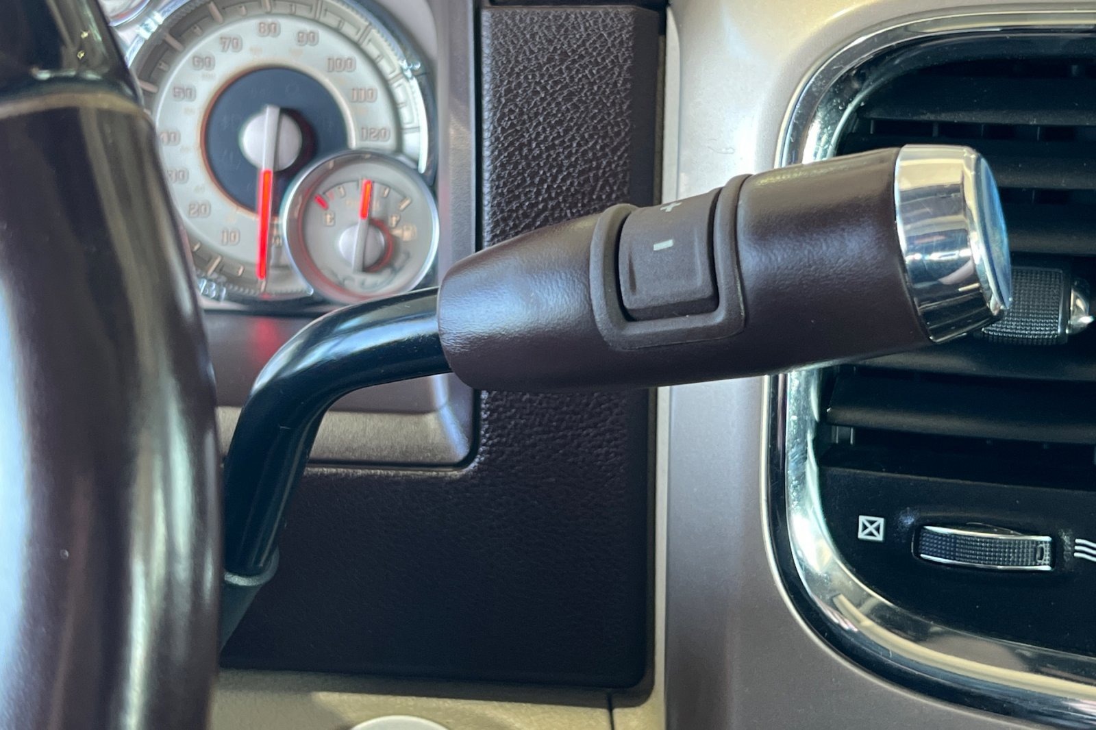 Used 2018 RAM 3500 Laramie Longhorn image 19