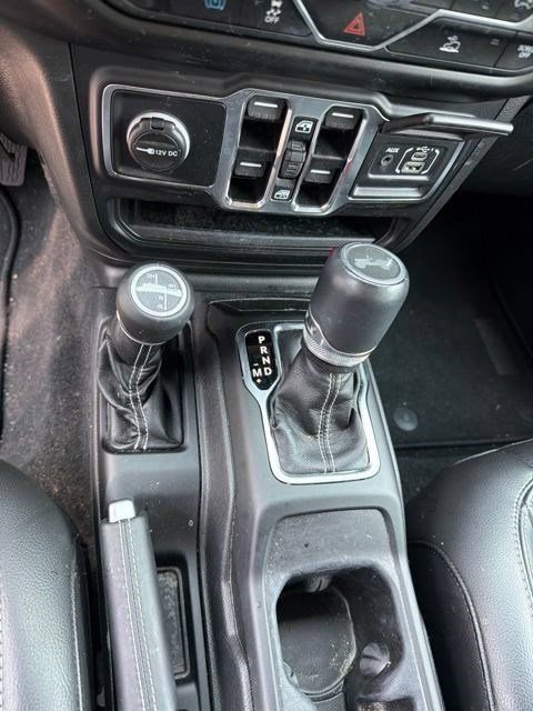 Used 2022 Jeep Wrangler Unlimited Sahara w/ Cold Weather Group AWD/4WD image 15