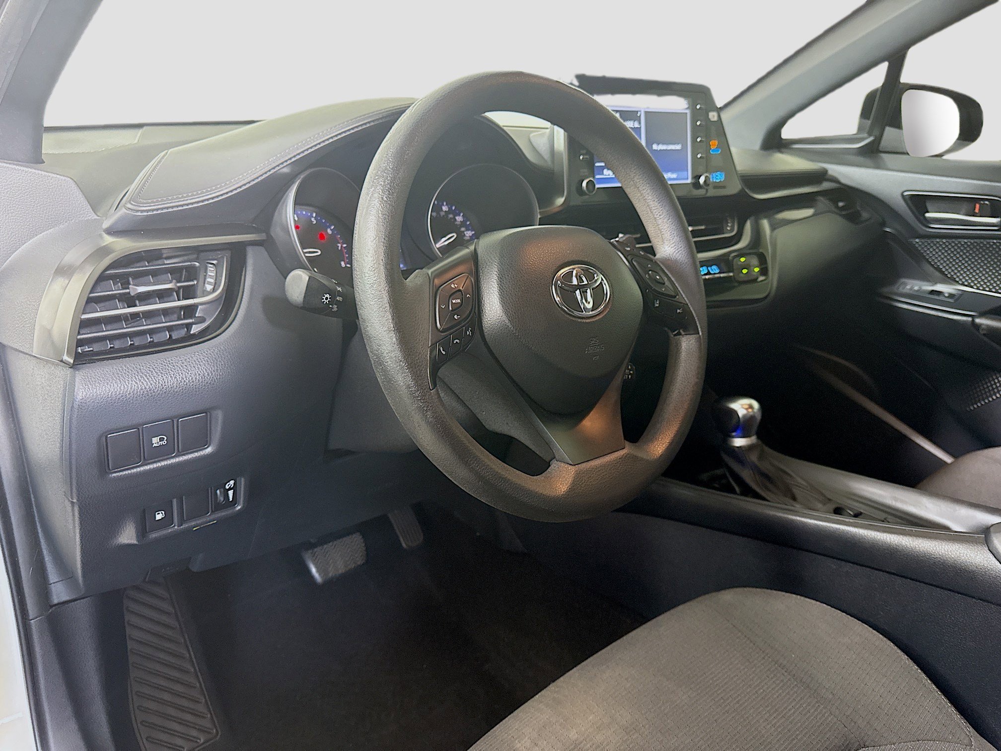 Used 2019 Toyota C-HR LE FWD image 22