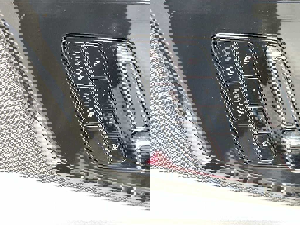 New 2026 Cadillac Optiq Luxury 1 image 20