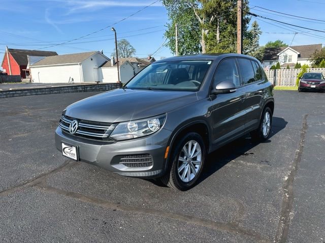 Used 2017 Volkswagen Tiguan Limited w/ Alloy Wheels Package image 3