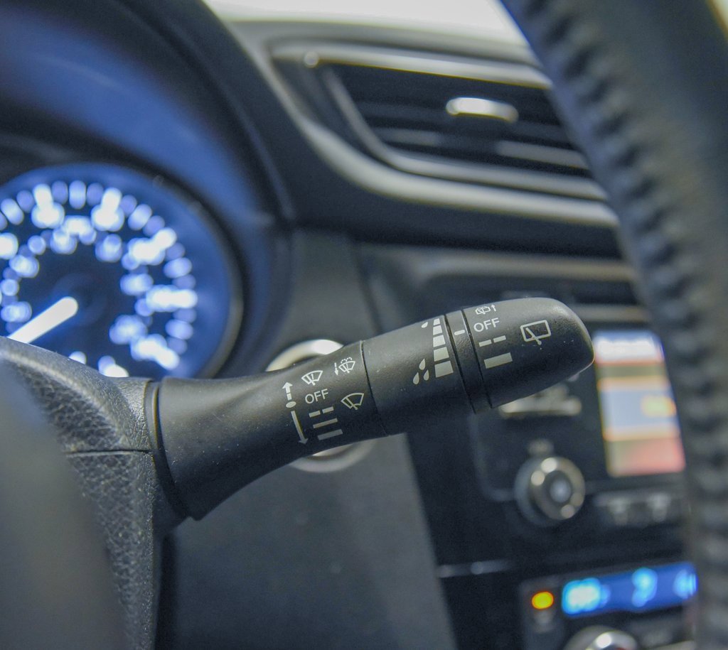 Used 2017 Nissan Rogue SV w/ Midnight Edition image 22