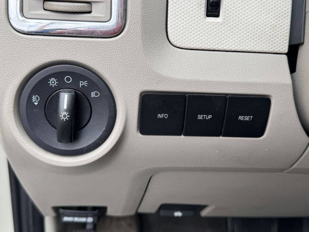 Used 2010 Mercury Mariner Premier image 12