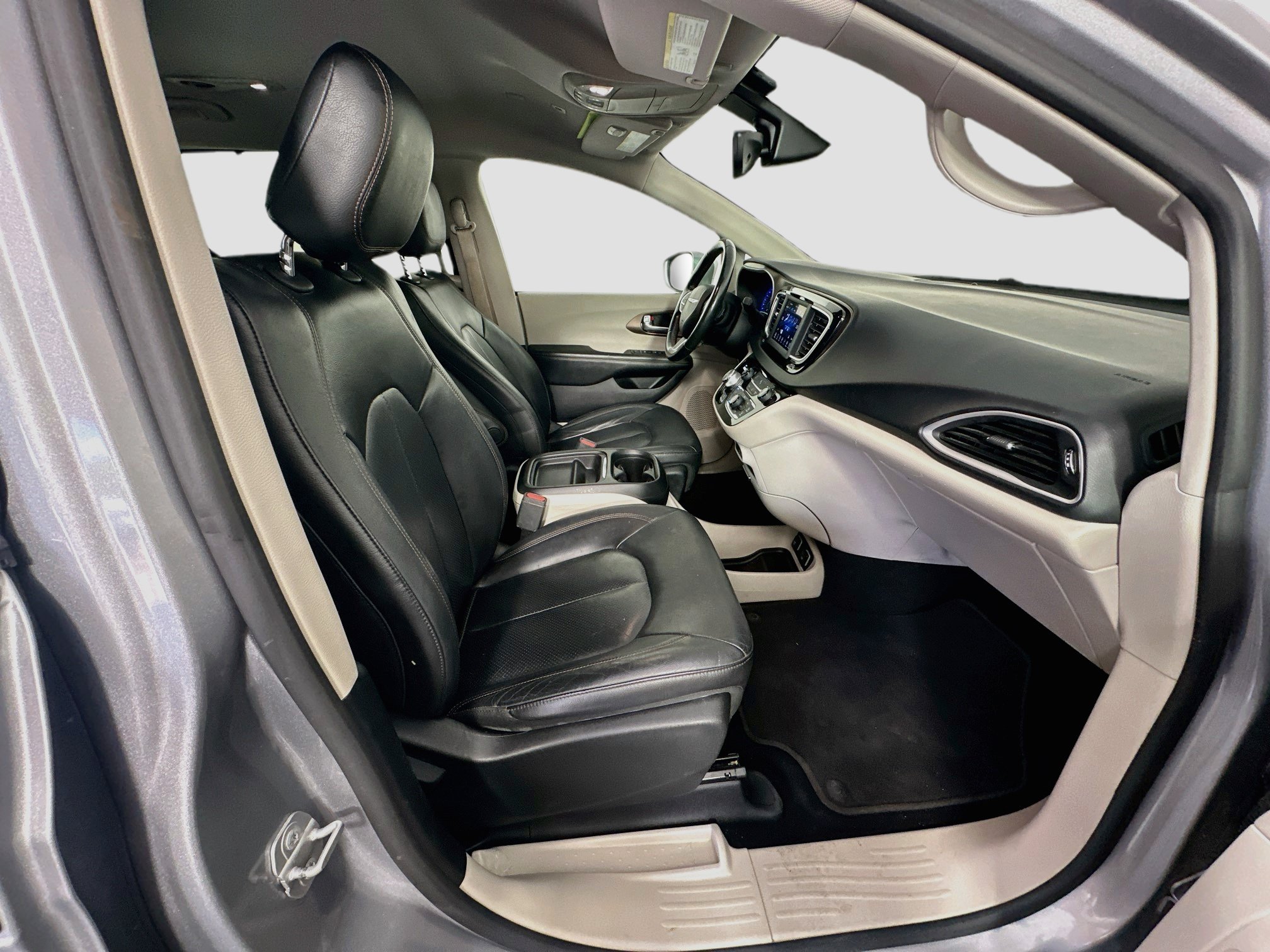 Used 2019 Chrysler Pacifica Touring-L FWD image 34