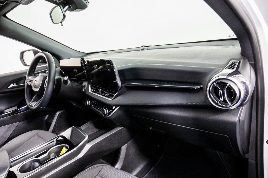 Used 2025 Chevrolet Equinox LT image 18