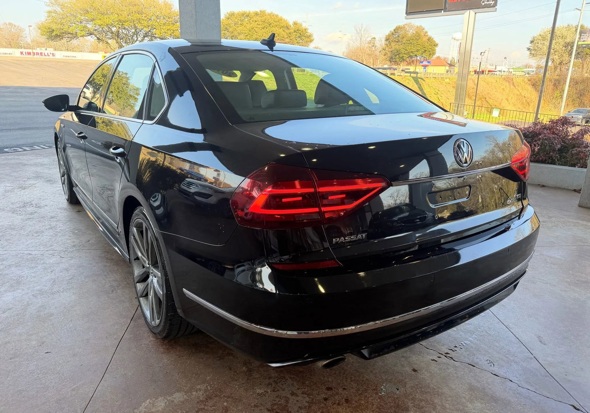 Used 2019 Volkswagen Passat 2.0T SE R-Line image 4