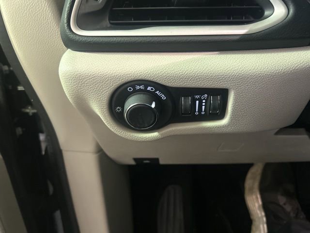 Used 2023 Chrysler Voyager LX FWD image 19